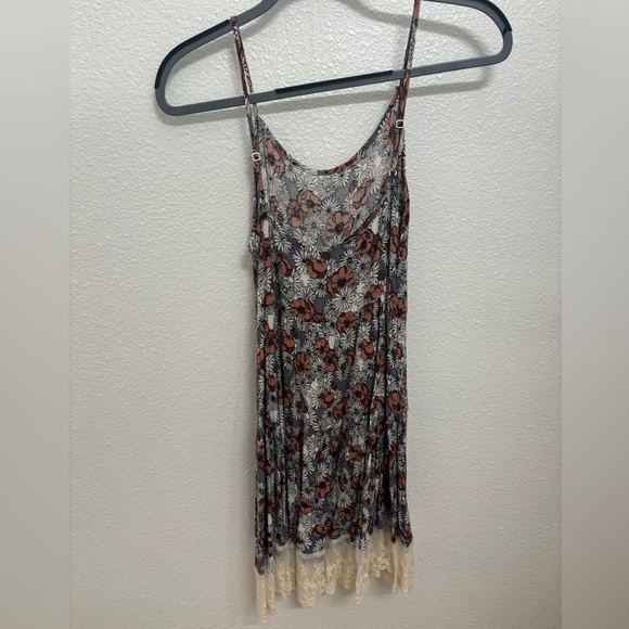 She + Sky Floral Mini Dress in Gray and Brown with Lace Trim - Picture 7 of 7